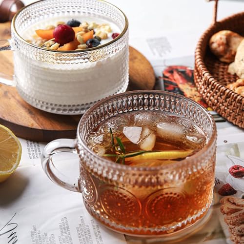 HASTHIP® 4Pcs Glass Coffee Mugs Gift Set with Wooden Lids & Spoons, 450ml Embossed Short Drinking Cups for Tea, Juice, Iced Coffee, Water, Home & Kitchen