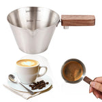 HASTHIP® Taza de Café Espresso de 120 ml,Vaso Medidor Acero Inoxidable Cepillado con Mango Madera,Diseño V-Boquilla Antigoteo Taza Multifuncional para Café,Leche y Aceite Cocina