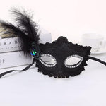 HASTHIP® 2 Piezas Máscaras Venecianas para Mujer con Plumas Elegantes,Antifaz de Baile de Carnaval y Fiesta Disfraces,Máscara Ojos Negra y Blanca con Cinta Ajustable
