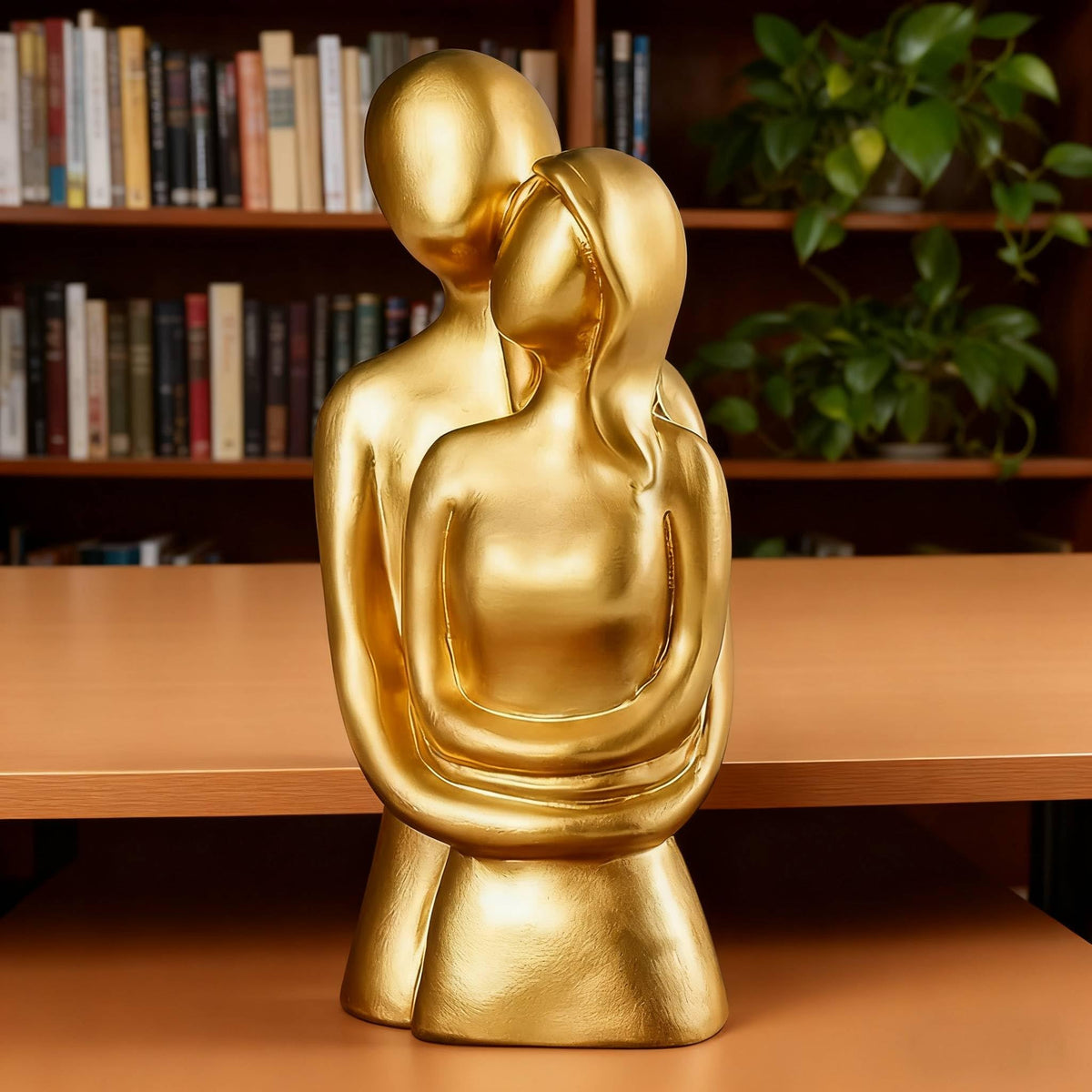 HASTHIP Romantic Couple Desk Statue for Home Decor with 1.96x4.21 in Golden Resin Finish