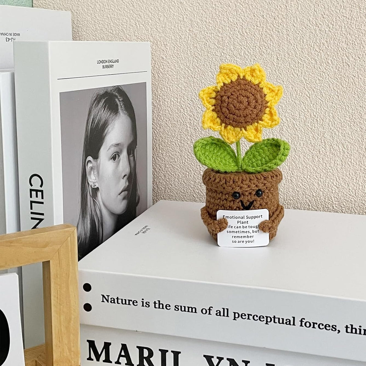 HASTHIP® Crochet Sunflower Pot 5.91 inches Motivational Desk Decor Cute Smile Artificial Sunflower Flowers with Inspirational Cards Lovely Stuffed