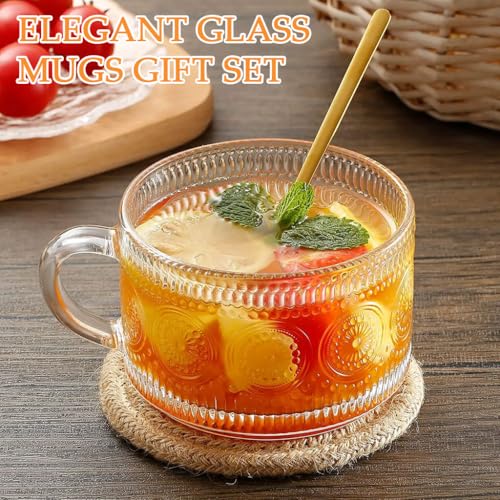 HASTHIP® 4Pcs Glass Coffee Mugs Gift Set with Wooden Lids & Spoons, 450ml Embossed Short Drinking Cups for Tea, Juice, Iced Coffee, Water, Home & Kitchen