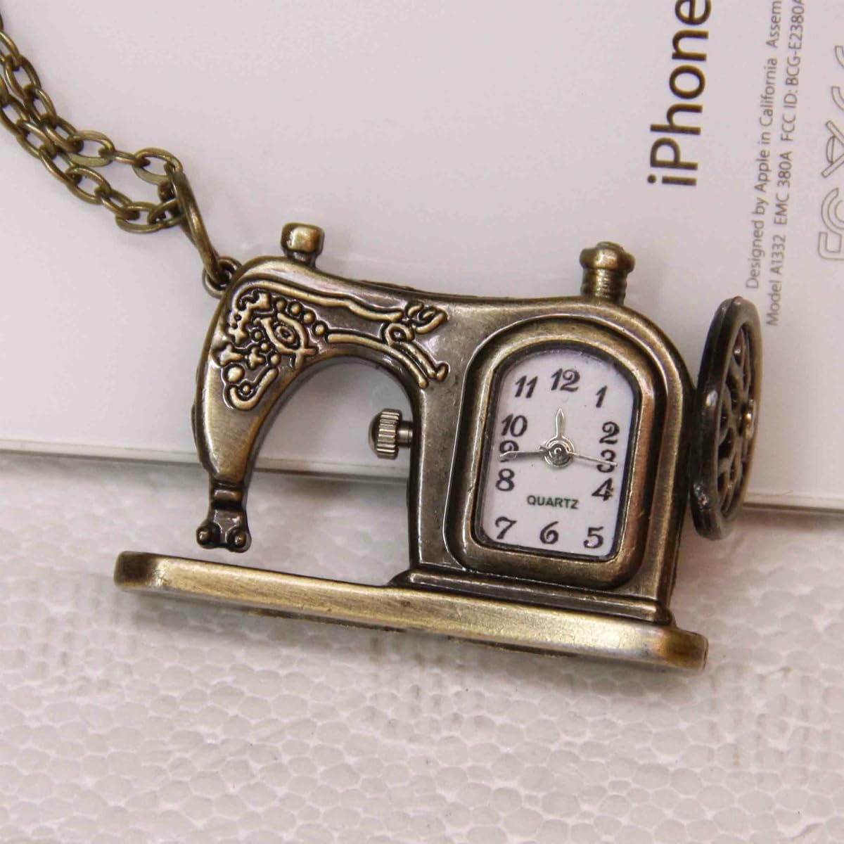 HASTHIP® Elegant Retro Pocket Watch Sewing Machine Design - Premium Alloy, Quartz Movement, Portable with Chain - Gift for Birthdays & Special Occasions for Men & Women