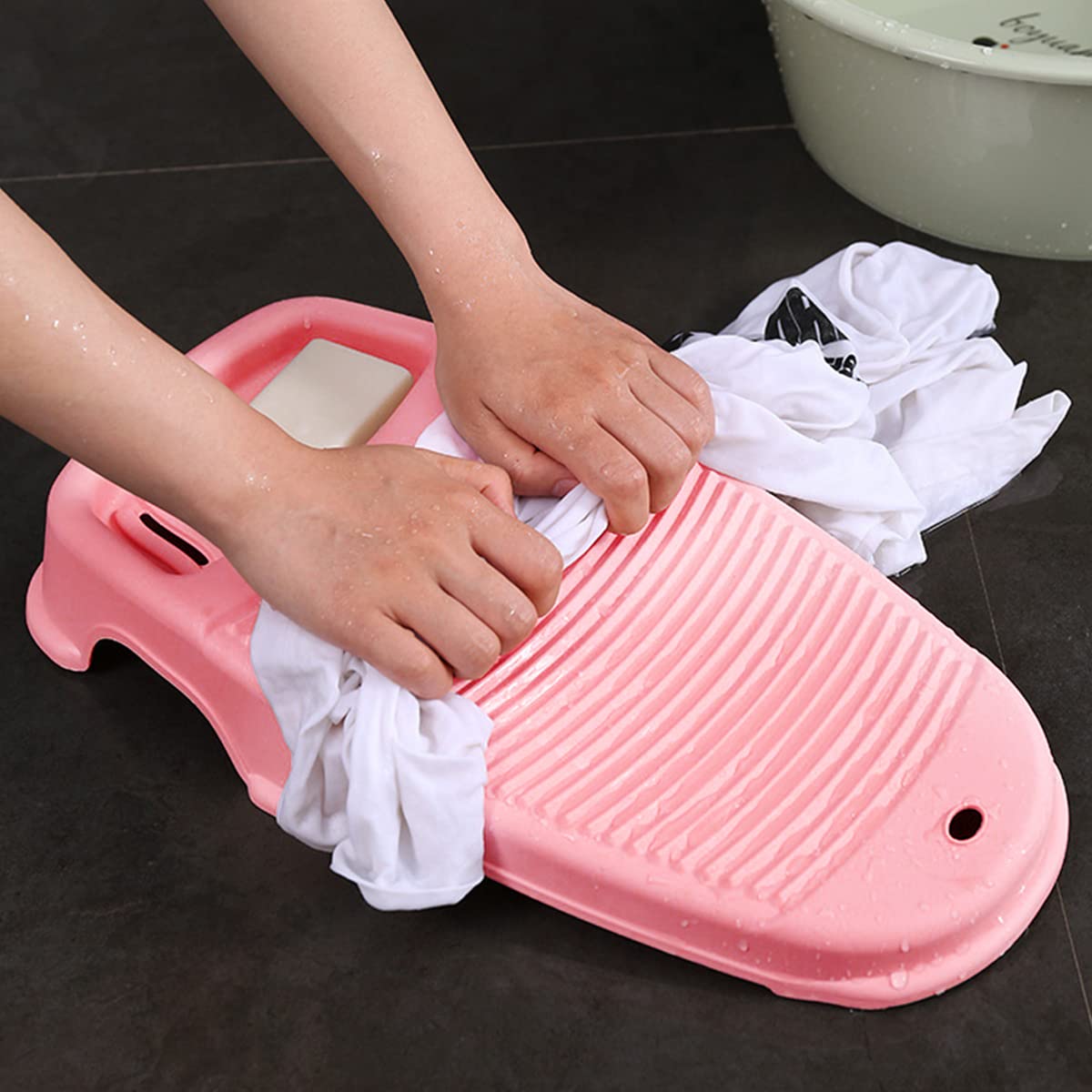 Washboard Washing Clothes Anti-Slip Hand Wash Board with Soap Holder Scrubbing Pad Hangable Laundry Board for Underwear Kid Clothes Shirts Hand Towels Baby Bib Socks 44 * 21cm Pink