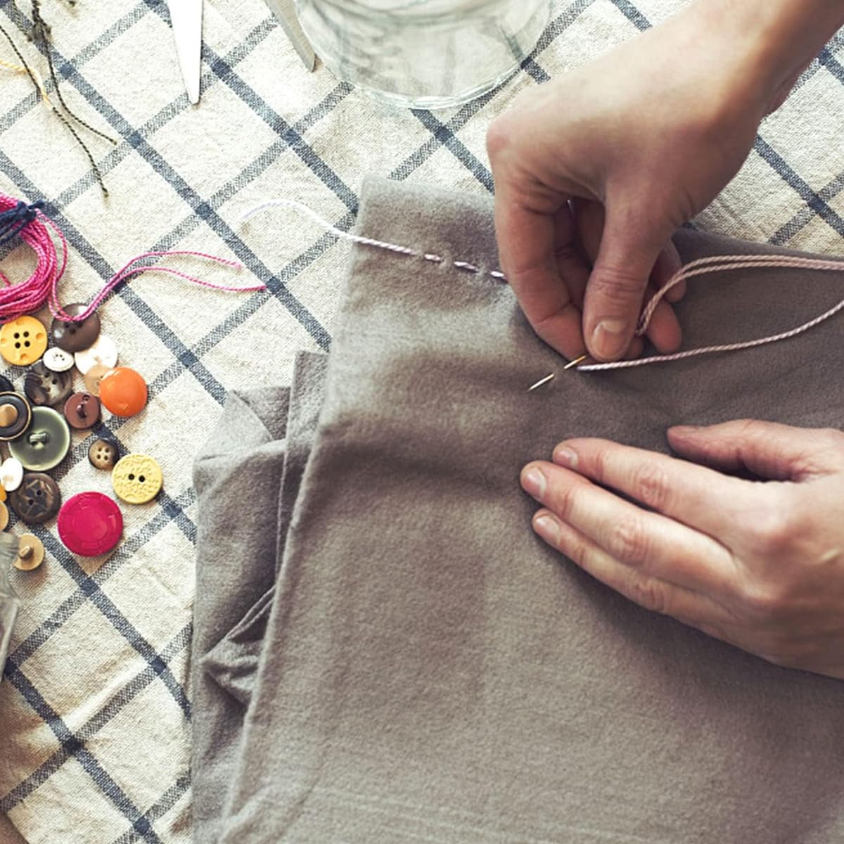 HASTHIP Quilting Needle Set for Quilting Embroidery and Hand Sewing with 30pcs Self Threading Needles featuring Wooden Case | Smooth Nickel Finish